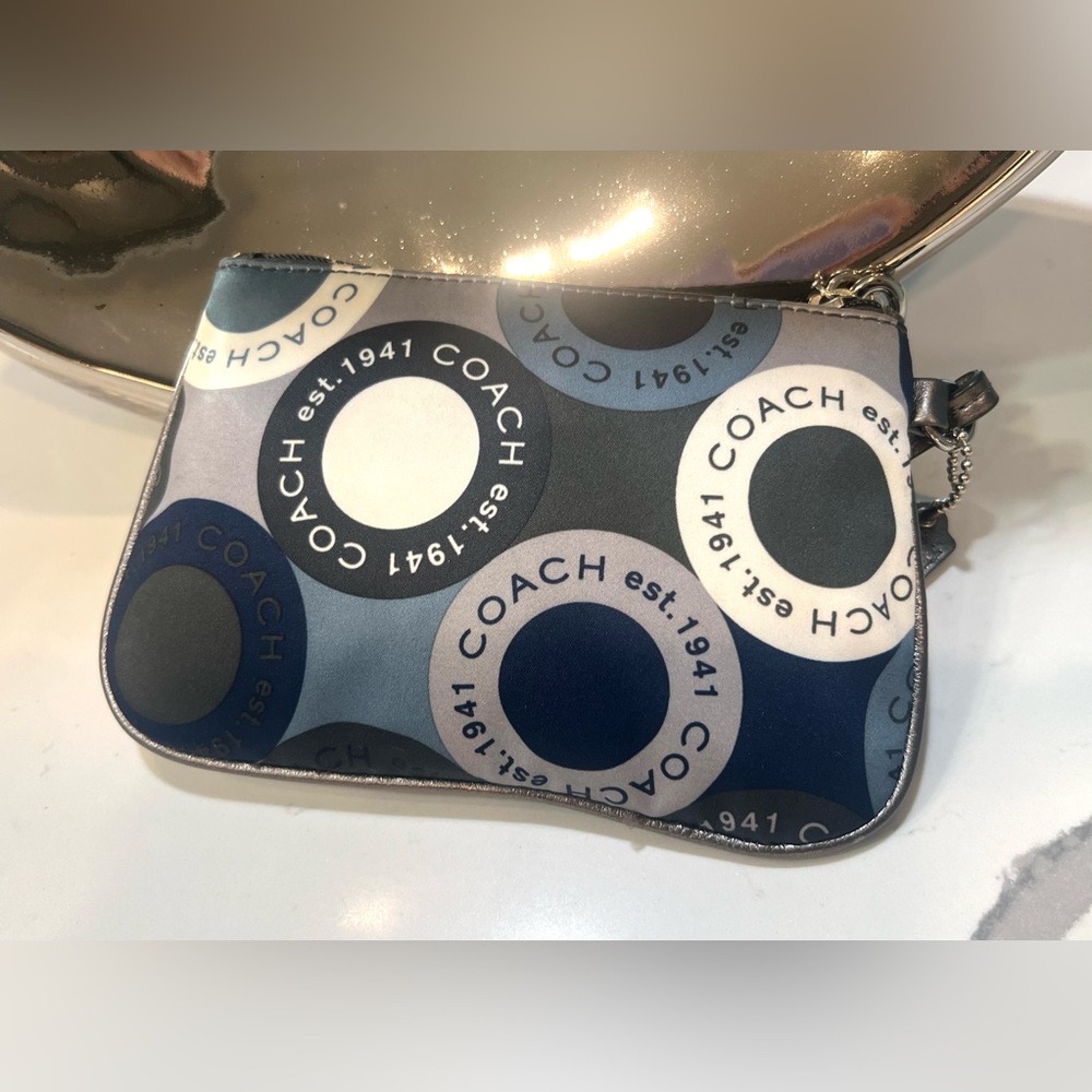 Coach VINTAGE Medallion Scarf Signature Collection Blue & White Wristlet - Picture 4 of 15